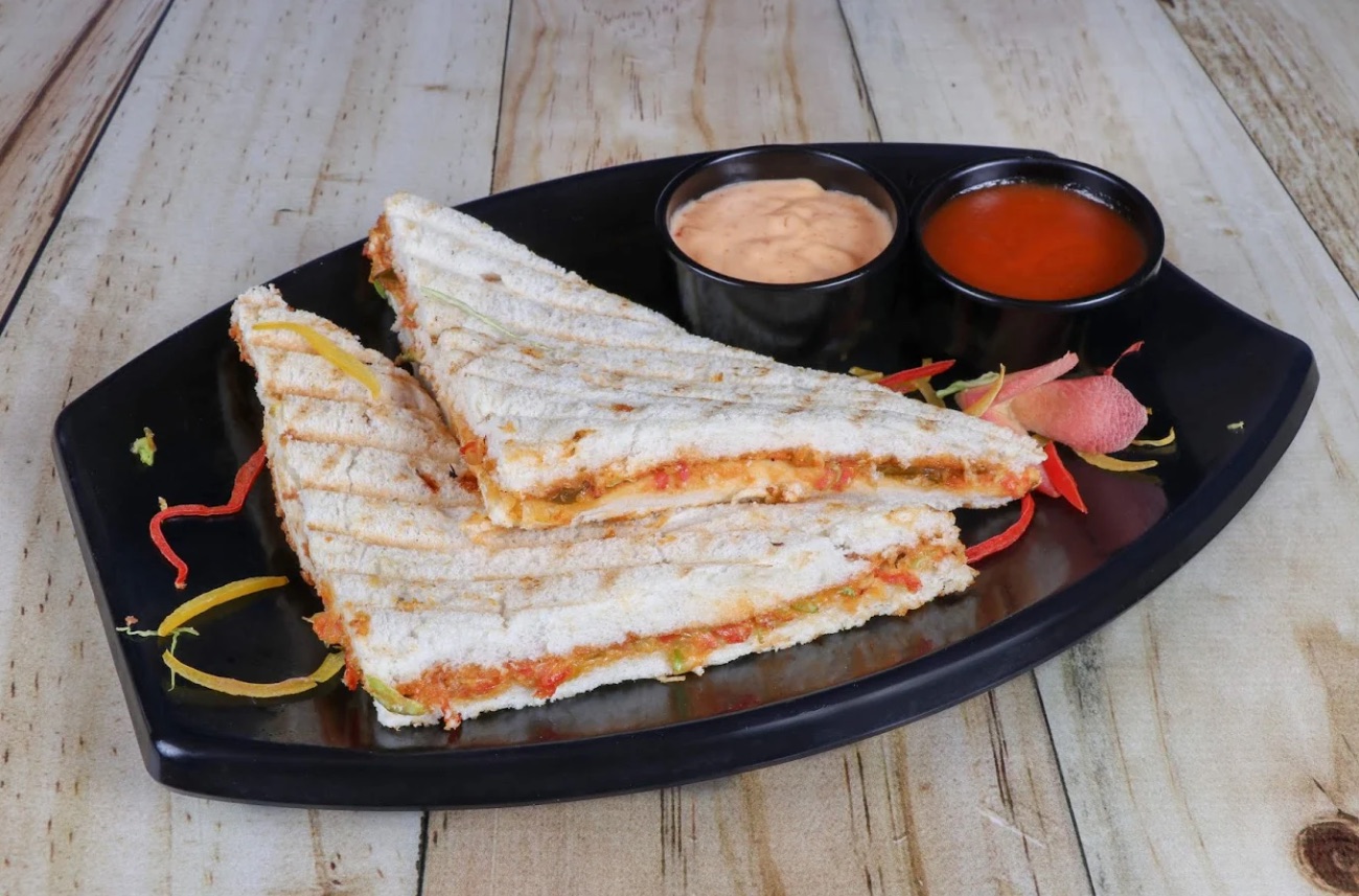 Grilled sandwich with dips